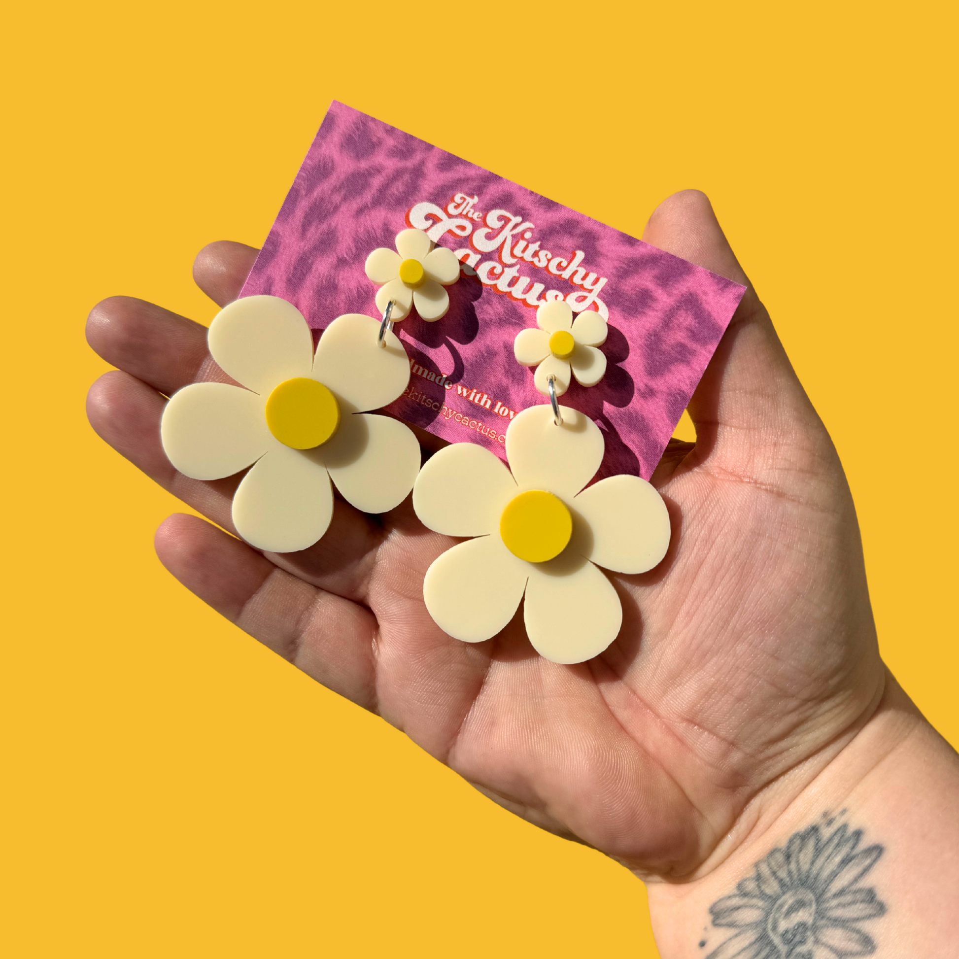 Big Daisy Earrings - The Kitschy Cactus