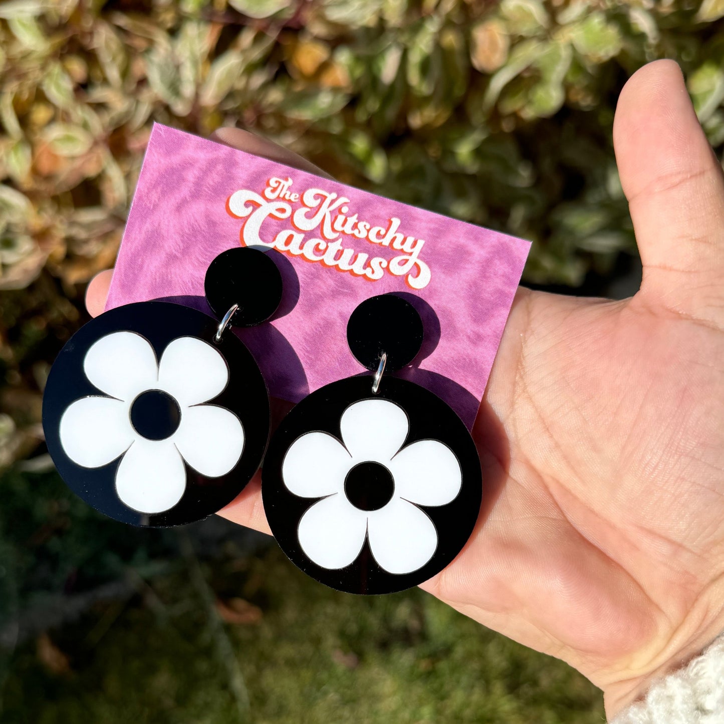 Black and White Retro Inspired Flower Earrings - The Kitschy Cactus