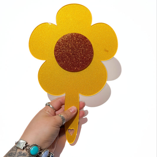 Cher Horowitz (handheld mirror)